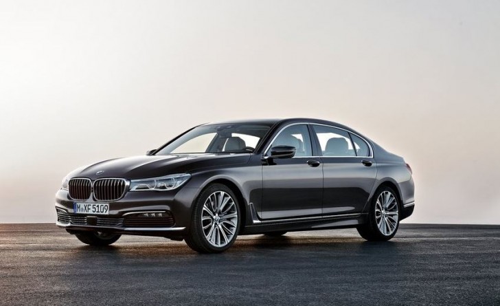 BMW 7-Series 2016 01