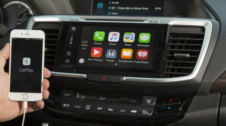 2016-Honda-Accord-with-carplay