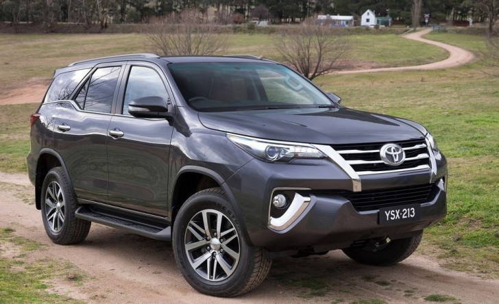 Toyota Fortuner 2016 01