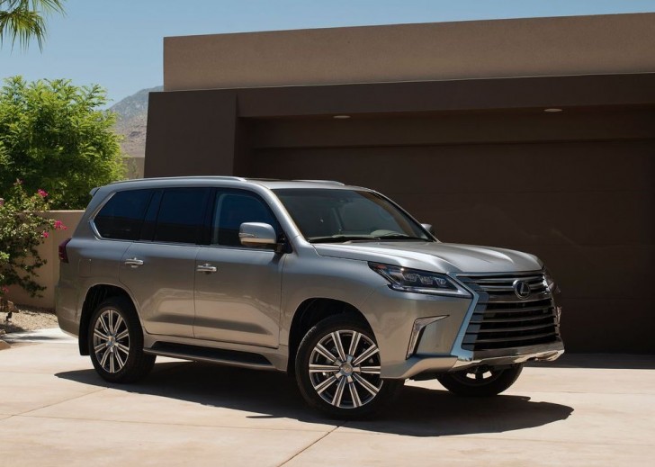 LEXUS LX570 2016 02
