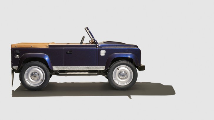 land-rover-defender-pedal-car-006-1