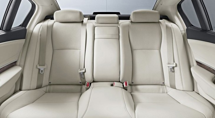 HONDA LEGEND 2015 09