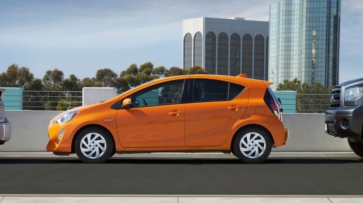 Toyota Prius c 2015 03