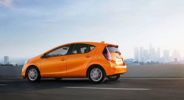Toyota Prius c 2015 04