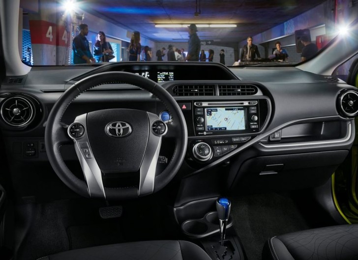 Toyota Prius c 2015 08
