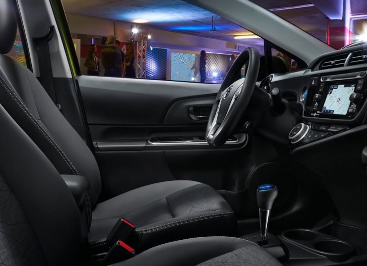 Toyota Prius c 2015 09