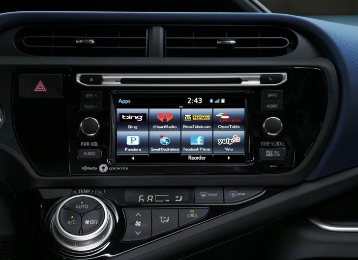 Toyota Prius c 2015 10