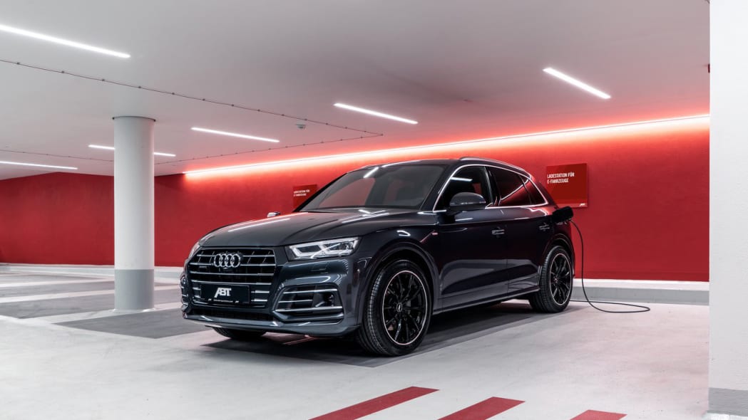 Audi Q5 Phev にabtカスタムモデルが登場 漆黒ボディがカッコいい