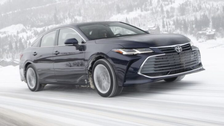 トヨタ「新型アバロン」発表：カムリ以上のど真ん中セダンに新モデル登場！